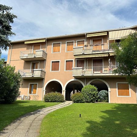 Gold Garda Desenzano Apartment Desenzano del Garda Luaran gambar